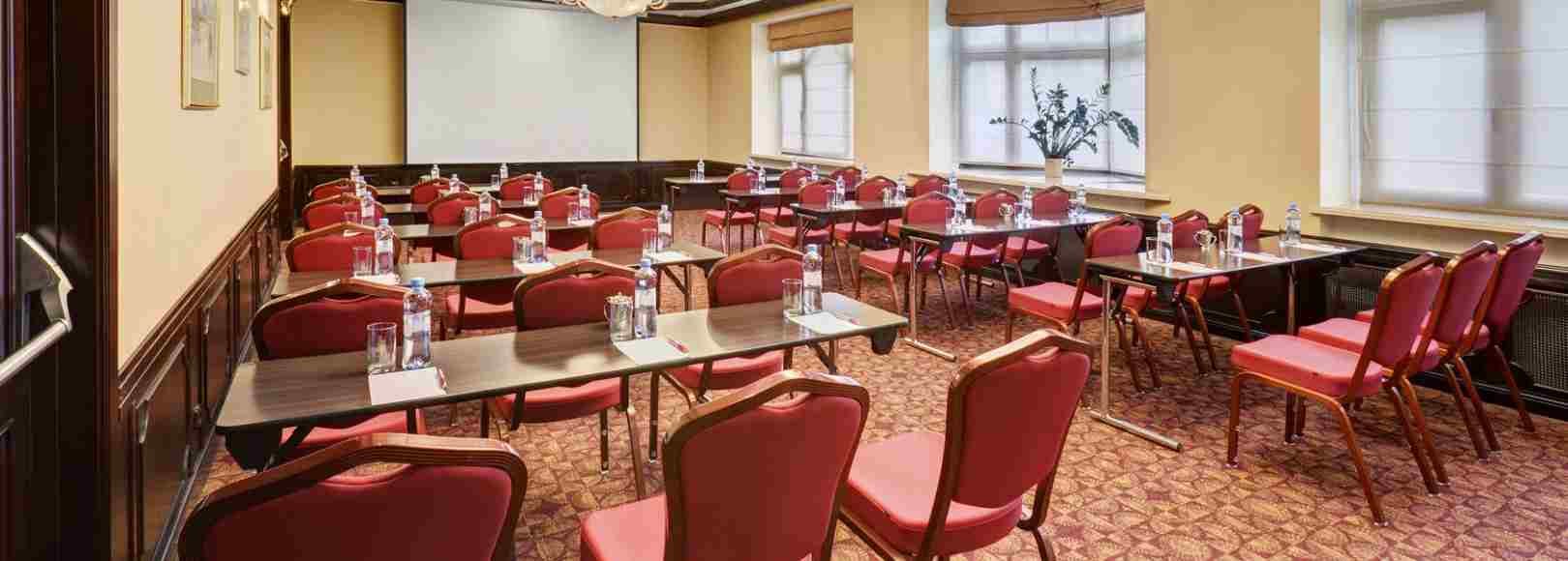 Фотография конференц-зала Зал Петровский