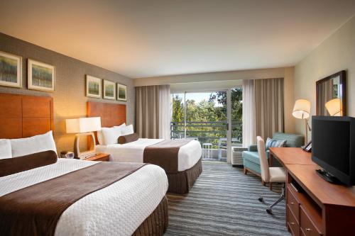 Фотография гостиницы Crowne Plaza Portland - Lake Oswego, an IHG Hotel