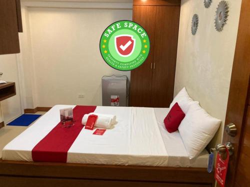 Фотография гостиницы RedDoorz Plus near Uptown BGC Mall - Vaccinated Staff