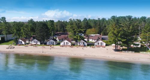Фотография базы отдыха The Beach House Lakeside Cottages