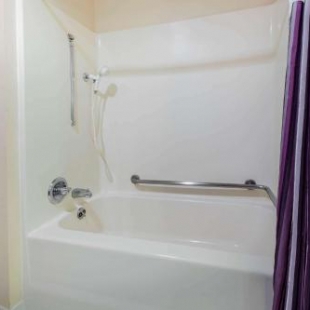 Фотография гостиницы La Quinta Inn by Wyndham Detroit Southgate