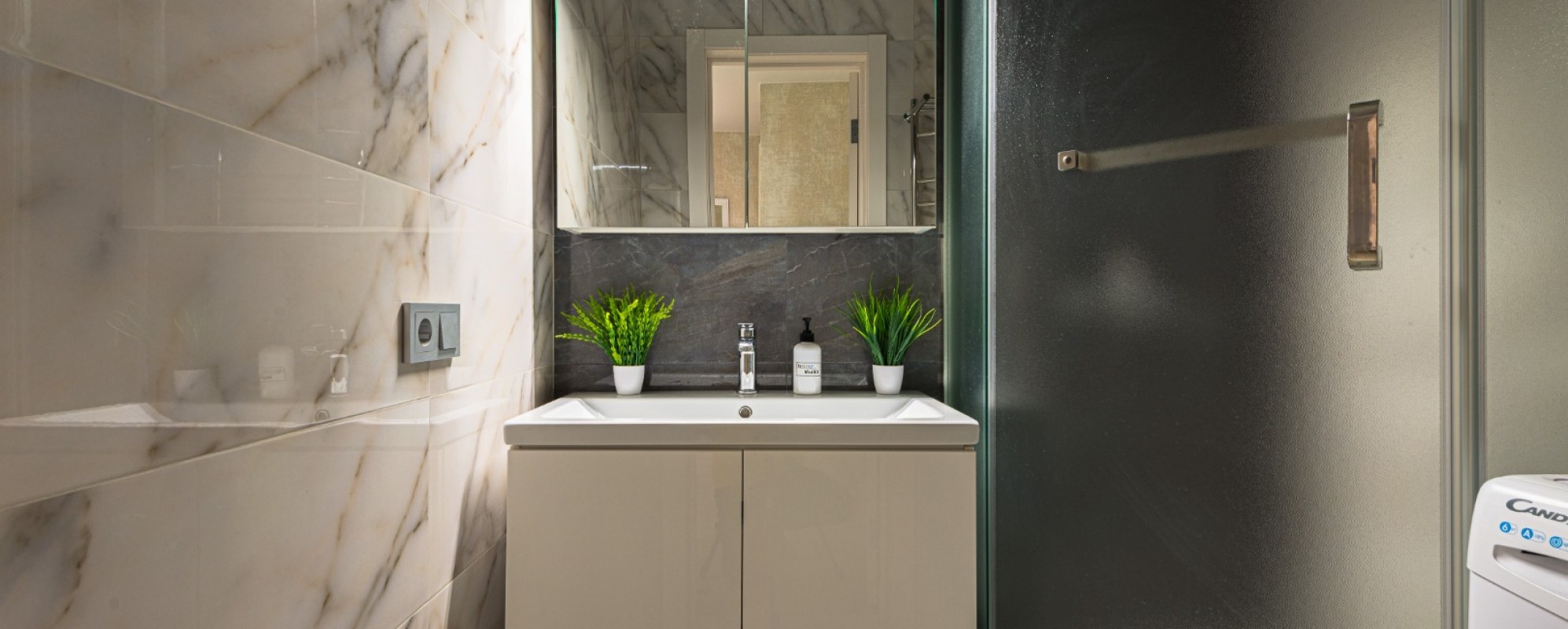 Фотографии квартиры Современная уютная 1-к квартира недалеко от залива от RentAp