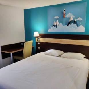 Фотографии гостиницы 
            Hotel Restaurant La Chaumière Les Mureaux-Flins