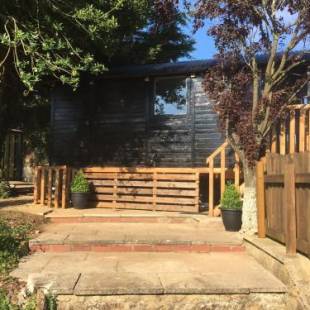 Фотографии гостевого дома
The Cherry Tree Gypsy Wagon