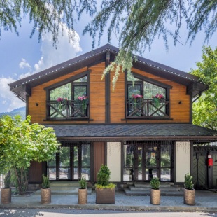 Фотография Коттеджа Частный дом у сквера в центре Поляны