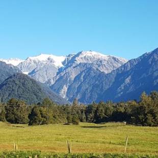 Фотографии гостевого дома 
            Te Awa Cottages
