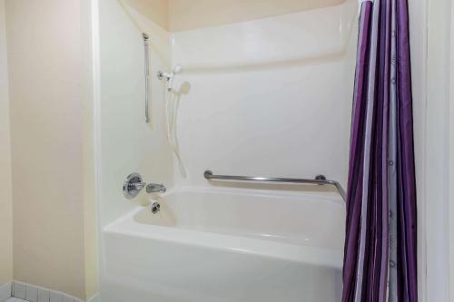 Фотографии гостиницы 
            La Quinta Inn by Wyndham Detroit Southgate