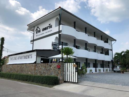 Фотография мотеля The One Apartment Bangsaray by RoomQuest