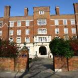 Фотография гостиницы Wellington Hotel by Blue Orchid