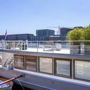 Фотографии мини отеля 
            Stunning boat with a view