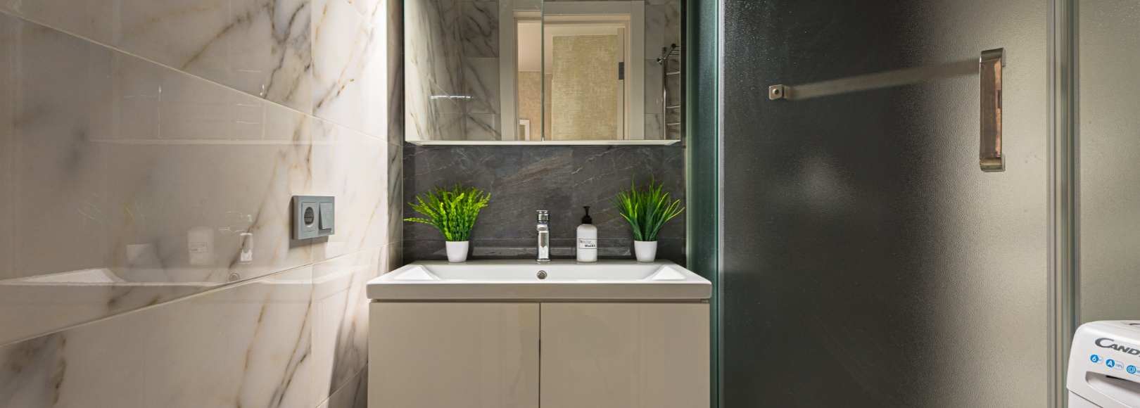 Фотография квартиры Современная уютная 1-к квартира недалеко от залива от RentAp