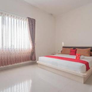 Фотографии гостиницы 
            RedDoorz Syariah @ Sarongge Cianjur