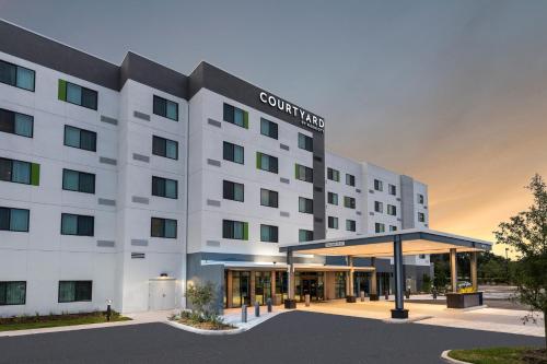 Фотография гостиницы Courtyard by Marriott Tampa Northwest/Veterans Expressway