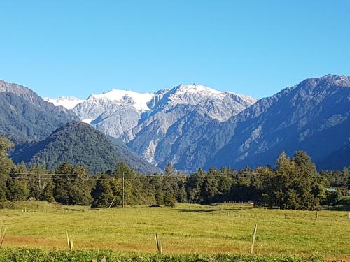 Фотография гостевого дома Te Awa Cottages