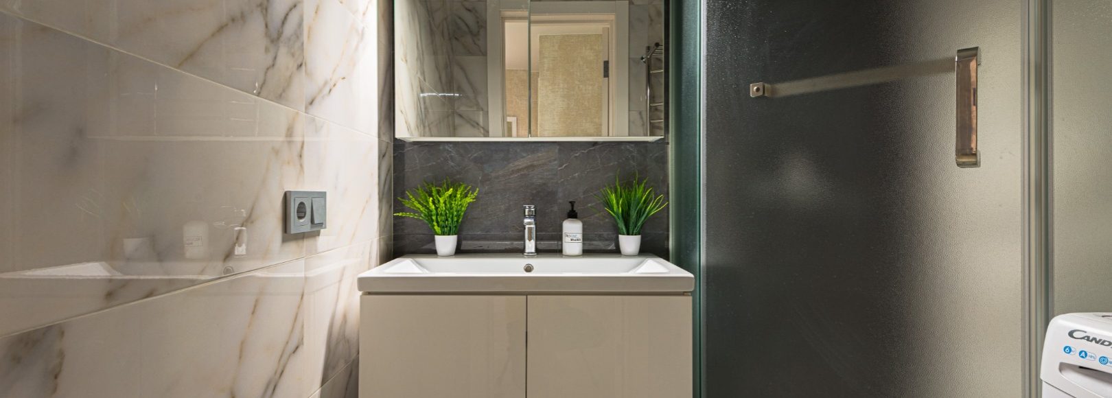 Фотография квартиры Современная уютная 1-к квартира недалеко от залива от RentAp