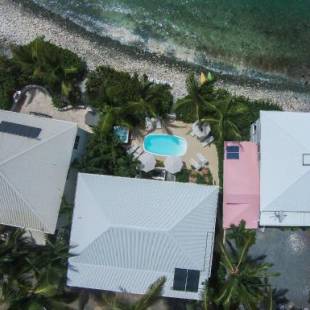 Фотографии апарт отеля 
            Coconut Coast Villas