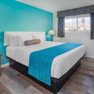 Фотография гостиницы Howard Johnson by Wyndham, Chula Vista/San Diego Hotel & Suites