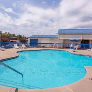 Фотографии мотеля
Howard Johnson by Wyndham Commerce GA