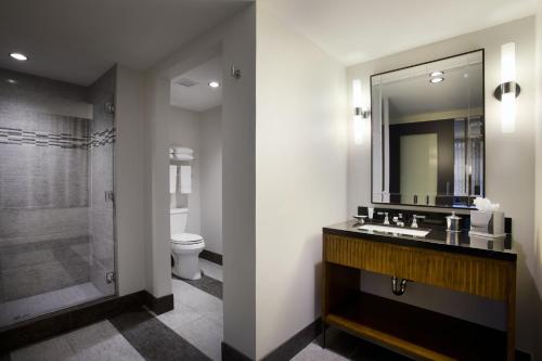 Фотография гостиницы Ambassador Hotel Wichita, Autograph Collection