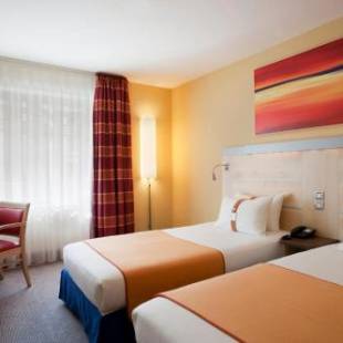 Фотографии гостиницы 
            Holiday Inn Express Paris-Canal De La Villette, an IHG Hotel