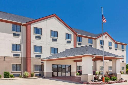 Фотография гостиницы Days Inn & Suites by Wyndham McAlester