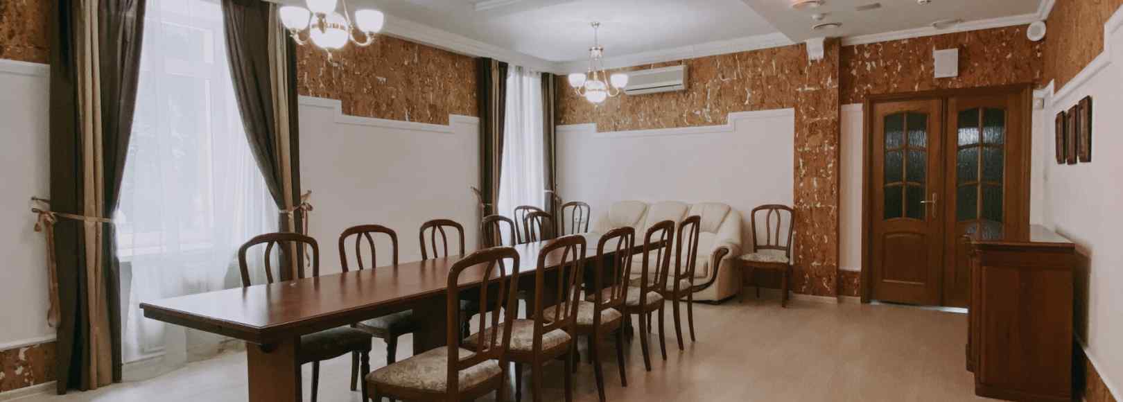 Фотография комнаты для переговоров ДК Железнодорожников Каминный зал