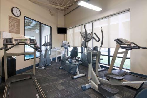 Фотография гостиницы Days Hotel by Wyndham Buffalo Airport