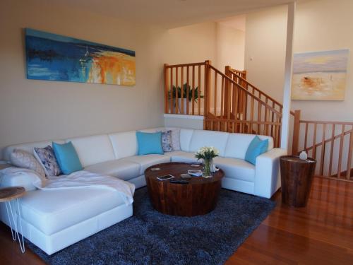 Фотография гостевого дома Government Road, 117a 'Pollys' View'