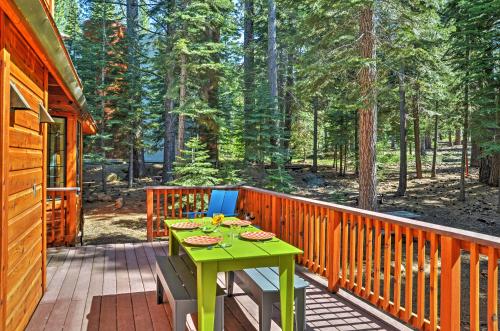 Фотографии гостевого дома 
            Cozy Truckee and Northstar Cabin with Den and Fireplace!