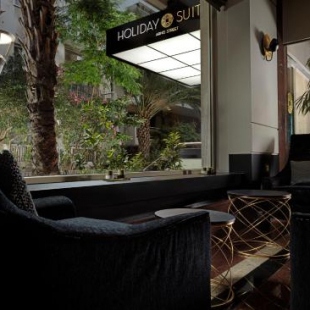 Фотография гостиницы Holiday Suites