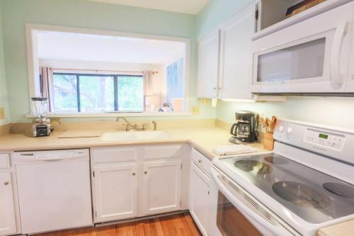 Фотография гостевого дома The Charburgh Yacht Club