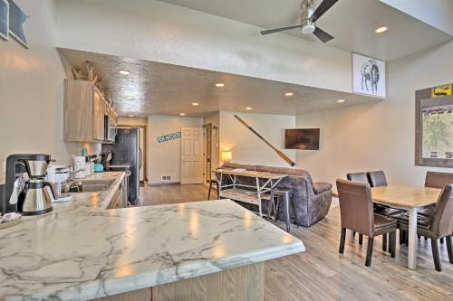 Фотографии гостевого дома
Spacious West Yellowstone Home in Heart of DT!