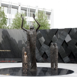 Фотография Памятник жертвам голодомора