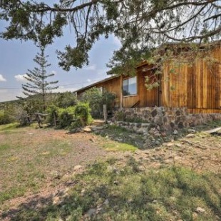 Фотография гостевого дома Peaceful Ranch Cabin with Scenic Views, 6 Mi to Town