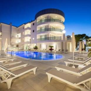 Фотографии гостиницы
International Beach Hotel