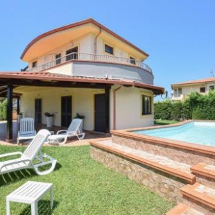 Фотография гостевого дома Amazing home in Sangineto Lido w/ Outdoor swimming pool, Jacuzzi and Sauna