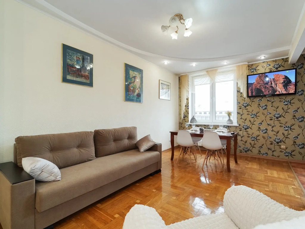 Фотография квартиры Квартира Просторная 3-комнатная в Центре Возле Метро