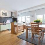 Фотография гостевого дома Fantastic Large House