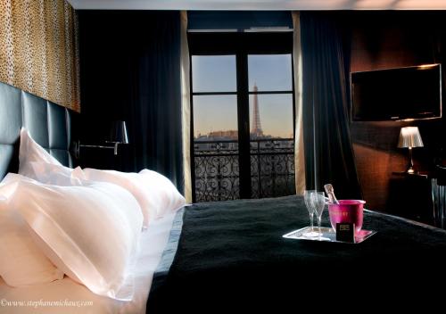 Фотография гостиницы First Hotel Paris Tour Eiffel