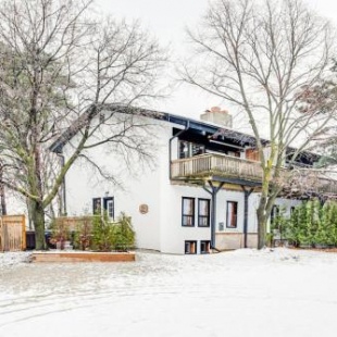 Фотография гостевого дома 7 Bedroom Cozy Chalet with Private Hot Tub