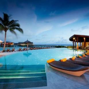 Фотографии гостиницы 
            Centara Ras Fushi Resort & Spa Maldives