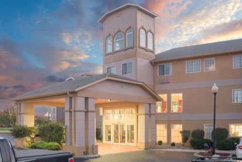 Фотография гостиницы Clarion Pointe Indianapolis Airport