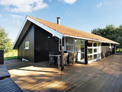 Фотография гостевого дома Three-Bedroom Holiday home in Fanø 5