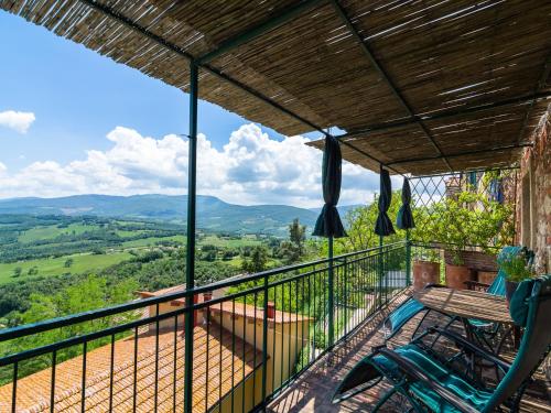 Фотография гостевого дома Cozy Holiday home in Montecastelli Pisano Tuscany with balcony with views