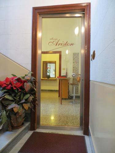 Фотография гостиницы Ariston Petit Hotel