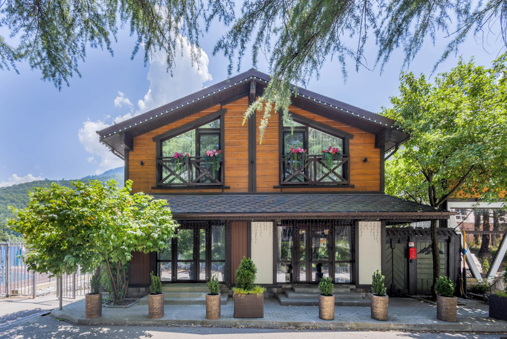 Фотография Коттеджа Частный дом у сквера в центре Поляны