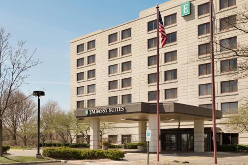 Фотография гостиницы Embassy Suites by Hilton Chicago North Shore Deerfield