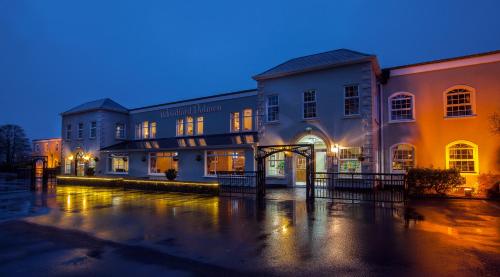 Фотография гостиницы Woodford Dolmen Hotel Carlow