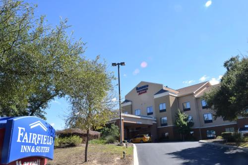 Фотография гостиницы Fairfield Inn & Suites by Marriott San Antonio SeaWorld / Westover Hills