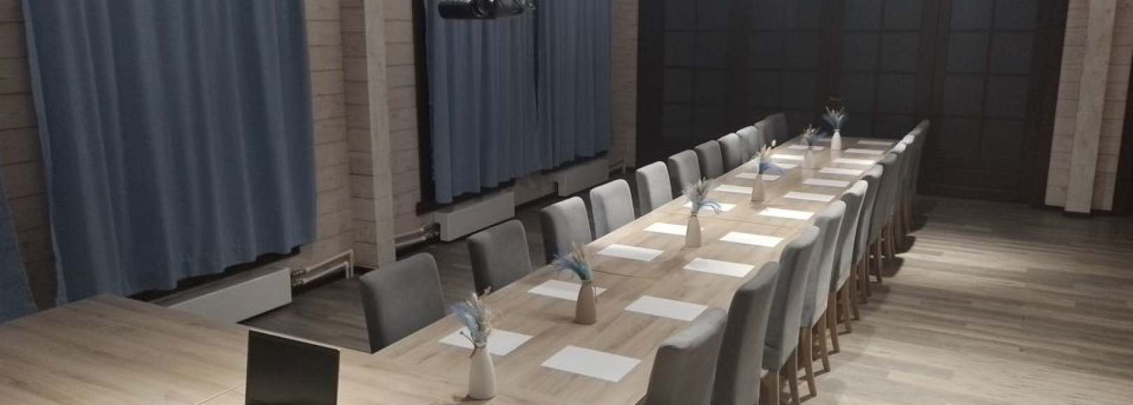 Фотография комнаты для переговоров Белый зал